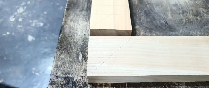 Sådan samler du træstykker uden lim ved hjælp af en tap og afstandskiler