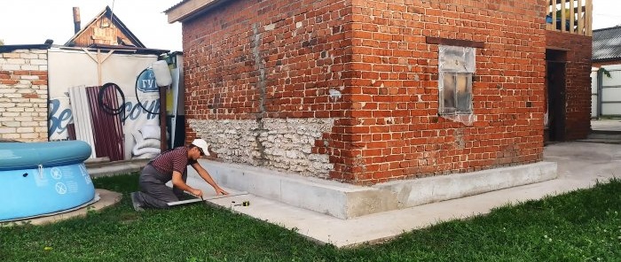 How to make a concrete blind area under the foundation eternal