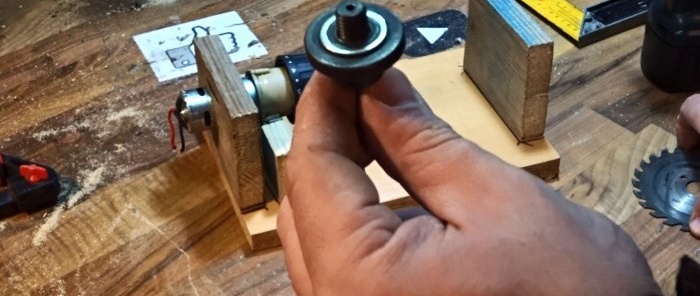 Hoe maak je een cirkelzaag van een oude schroevendraaier