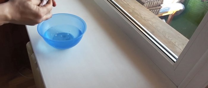 En billig måte å bleke en gulnet plastvinduskarm på