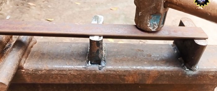 Hvordan bøye en stålvinkel uten maskin ved hjelp av en enkel enhet
