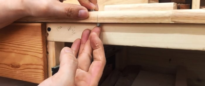 Kā uz mēbelēm izgatavot bezatslēgas slepeno magnētisko slēdzeni