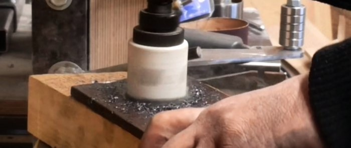 Jak vyrobit kladku pro brusku bez soustruhu z kusu trubky