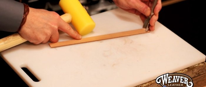 Cum să împletești o coadă fără tăieturi inutile și să faci o brățară simplă dintr-o fâșie de piele