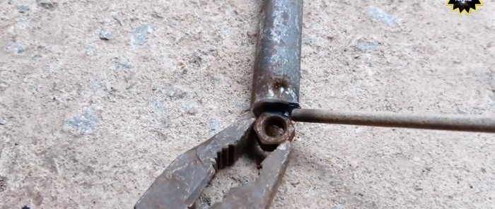 Una màquina manual senzilla per doblegar anells de varetes