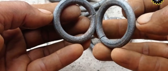 Una máquina manual sencilla para doblar anillos de varilla.