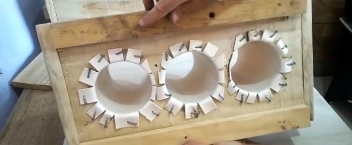 Πώς να φτιάξετε ένα απλό καλούπι για τη χύτευση τσιμεντόλιθων από σανίδες και σωλήνα PVC