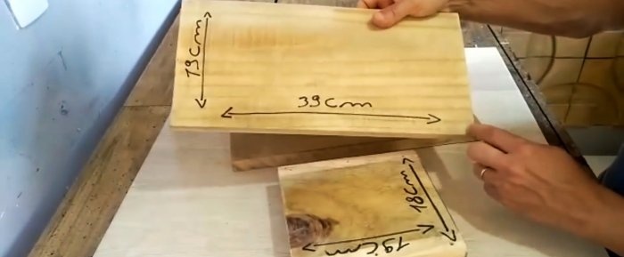 Hoe maak je een eenvoudige mal voor het gieten van cementblokken uit planken en PVC-buizen