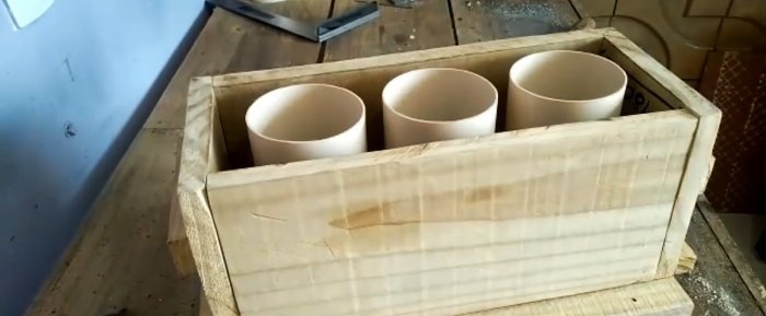Sådan laver du en simpel form til støbning af cementblokke fra brædder og PVC-rør