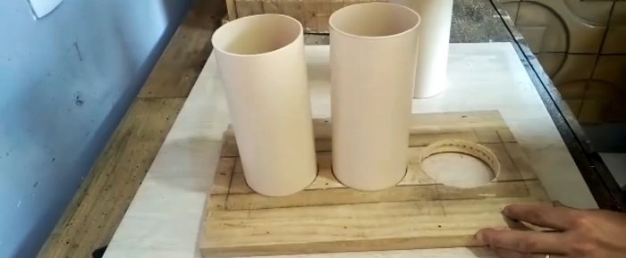 Sådan laver du en simpel form til støbning af cementblokke fra brædder og PVC-rør