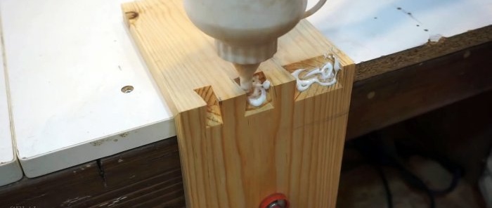 Hvordan lage en jigg til en overfres for en svalehaleboksledd