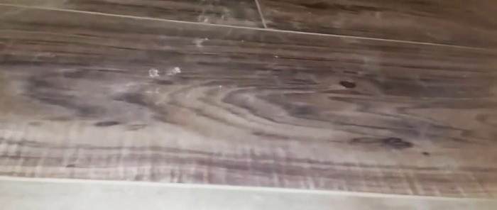Hoe de vloer onder laminaat waterpas te stellen zonder demontage