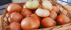5 sposobów przechowywania cebuli w mieszkaniu przez tygodnie, miesiące lub 1 rok