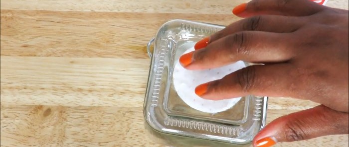 3 módszer a matricák eltávolítására az edényekről
