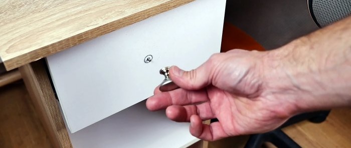 8 façons de réparer les fils cassés dans une poignée de meuble