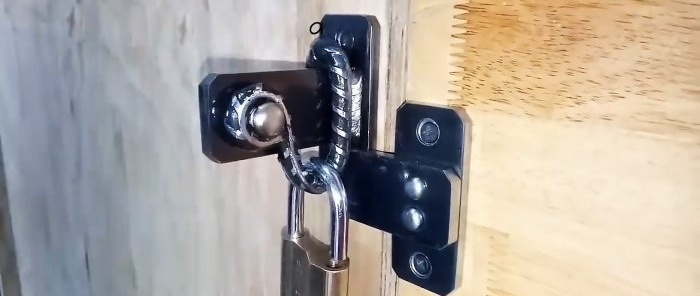 Pestillo de puerta automático de refuerzo.