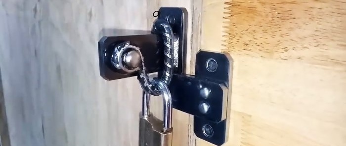 Awtomatikong door latch na gawa sa reinforcement