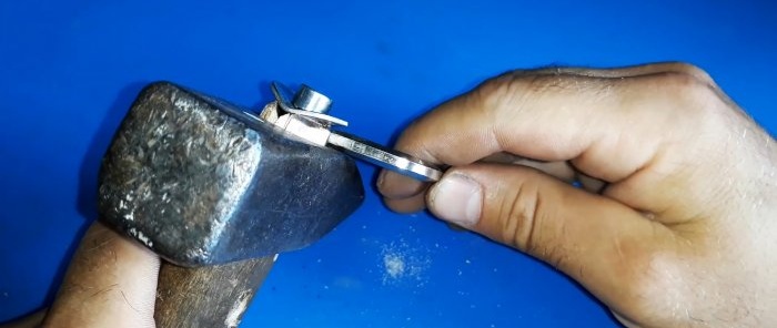 Cum să fixați în mod fiabil și permanent un ciocan cu un șurub