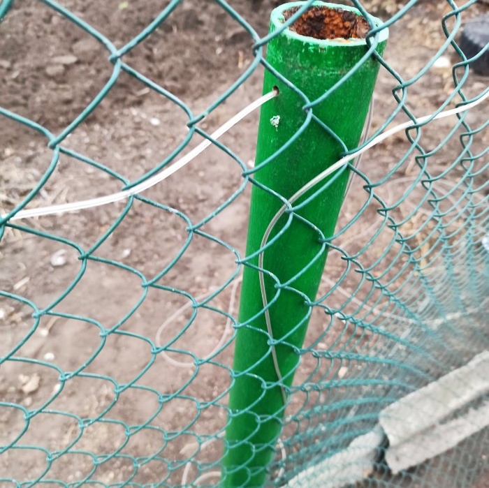 Ako navliecť lacný plot z pletiva vlastnými rukami