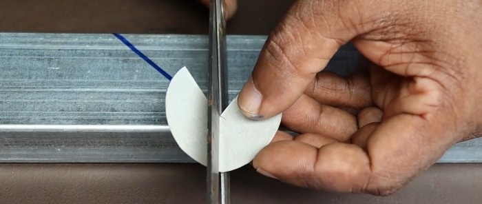 Hvordan man simpelthen skærer og forbinder et rundt og et profilrør og to profilrør med egne hænder