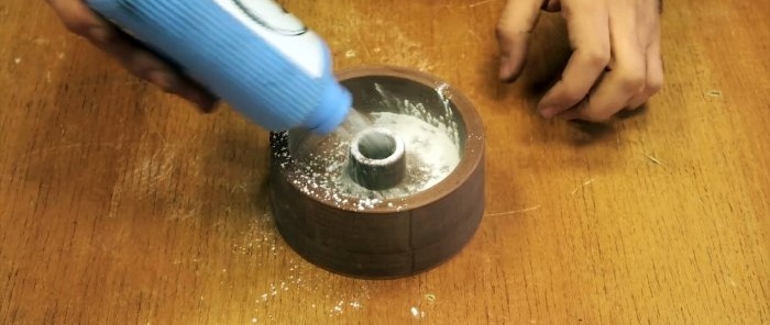 Hoe een poelie voor een bandslijpmachine uit aluminium te gieten