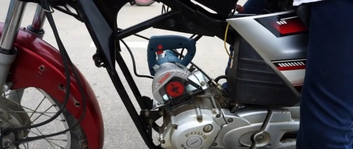 Paano i-convert ang isang magaan na motorsiklo sa isang electric bike na minamaneho ng isang manual circular drive