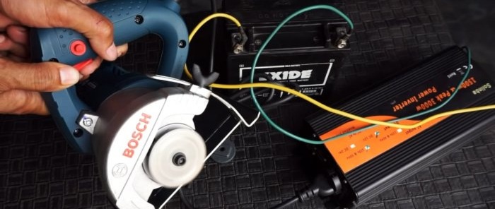 Com convertir una motocicleta lleugera en una bicicleta elèctrica conduïda per un accionament circular manual