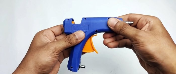 Como converter uma pistola de cola normal em uma alimentada por bateria
