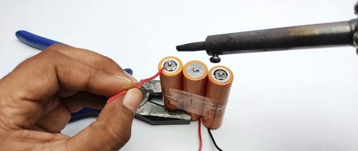 Cómo convertir una pistola de pegamento normal en una que funciona con baterías