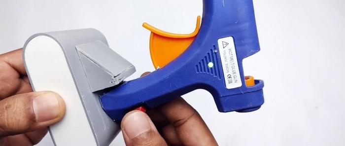 How to convert a regular glue gun into a battery-powered one