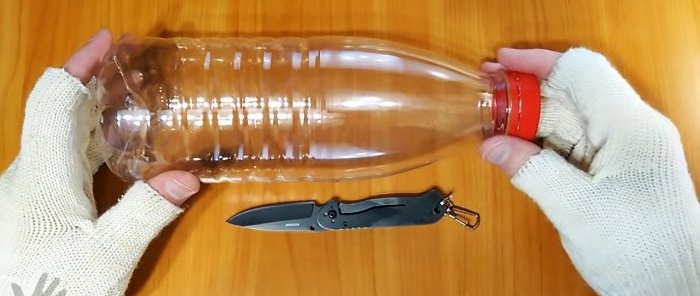Cum să desfaceți o sticlă PET pe o panglică fără un tăietor de sticle