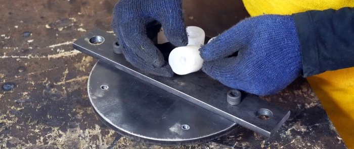 How to make a press for quickly rolling out dough without welding