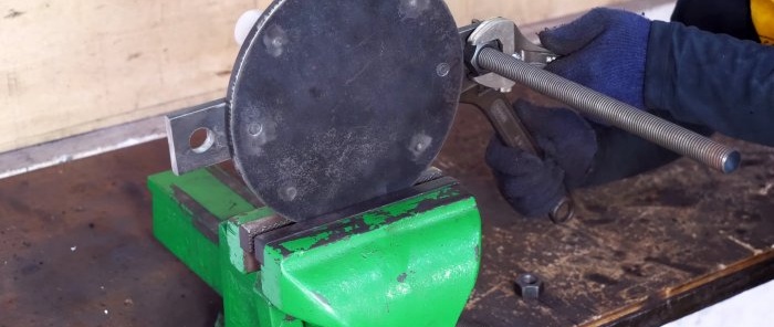 How to make a press for quickly rolling out dough without welding
