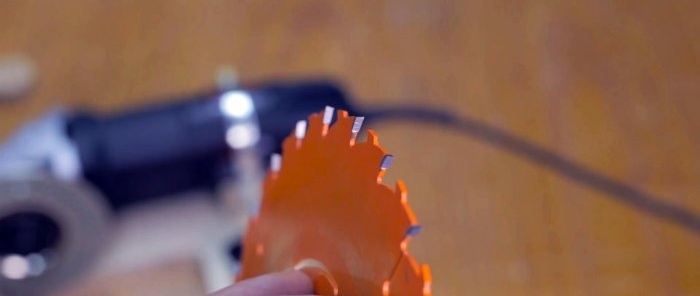 Um dispositivo simples para afiar com precisão discos e cortadores circulares