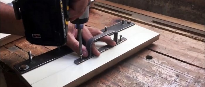 Come realizzare un dispositivo per affilare i coltelli su una jointer