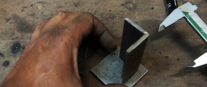 Como fazer um dispositivo para afiar brocas com materiais simples