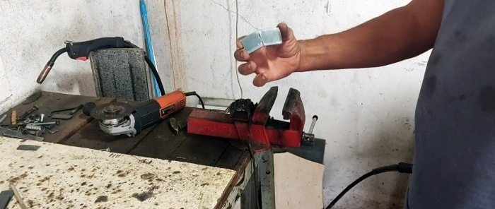 Come realizzare dispositivi per la rottura uniforme del gres porcellanato lungo la linea di taglio