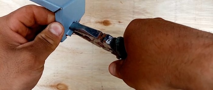 How to make a simple cord clamp from a piece of tin for smooth brick laying