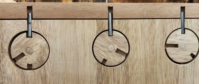 Ako vyrobiť jednoduchý kombinovaný zámok z dreva