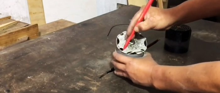 Paano gumawa ng isang hand router mula sa isang sirang blender