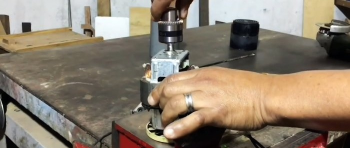 Hogyan készítsünk kézi útválasztót egy törött turmixgépből