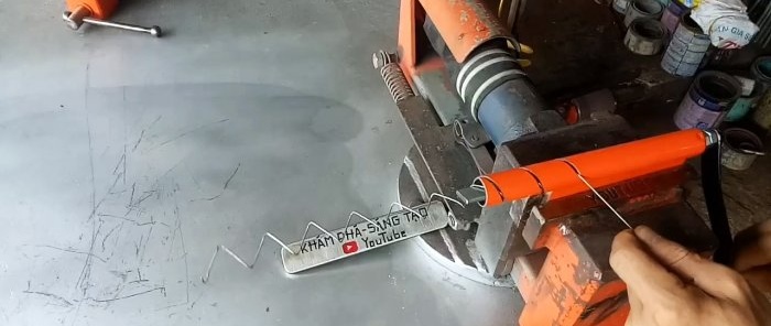 Cum să faci o mașină manuală pentru țeserea unei plase de zale