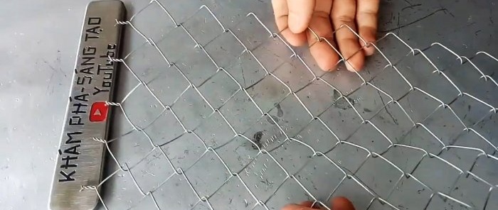 Com fer una màquina manual per teixir una malla d'enllaç de cadena