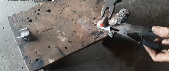 Kā izgatavot cauruļu liektāju locīšanai taisnā leņķī bez iestrēgumiem