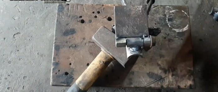 How to make a pipe bender for bending at right angles without jams
