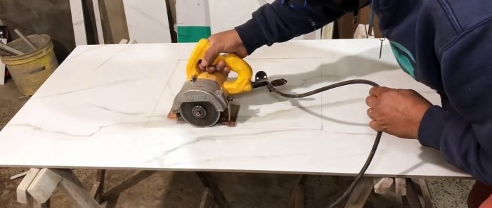 Hvordan lage en baderomsvask fra keramiske fliser