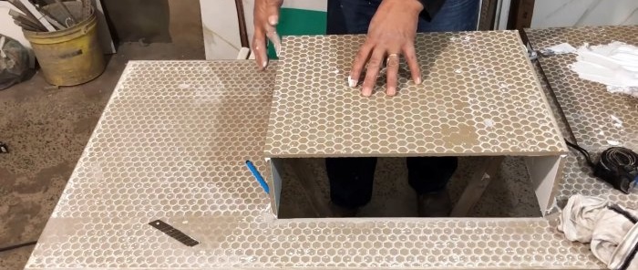 Hvordan lage en baderomsvask fra keramiske fliser
