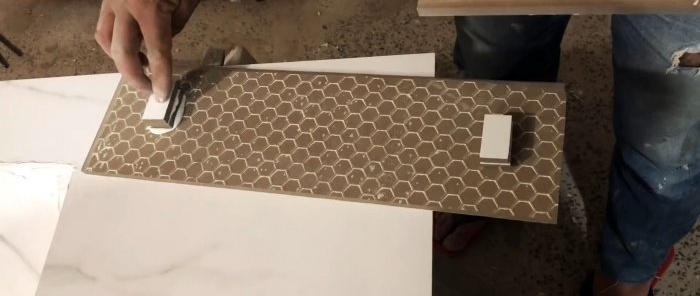 Kā izgatavot vannas istabas izlietni no keramikas flīzēm