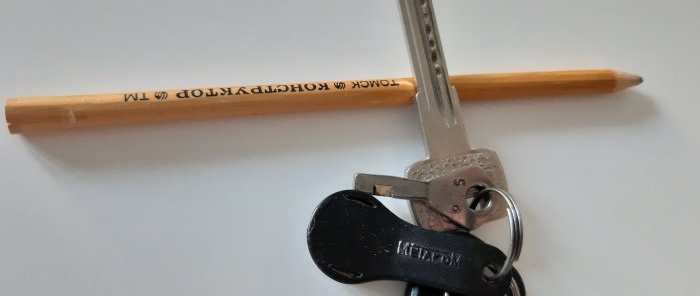 كيفية تشحيم أي قفل بالجرافيت من قلم رصاص