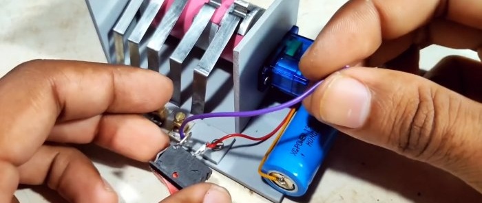 Paano gumawa ng mechanical garland switch nang walang kaalaman sa electronics
